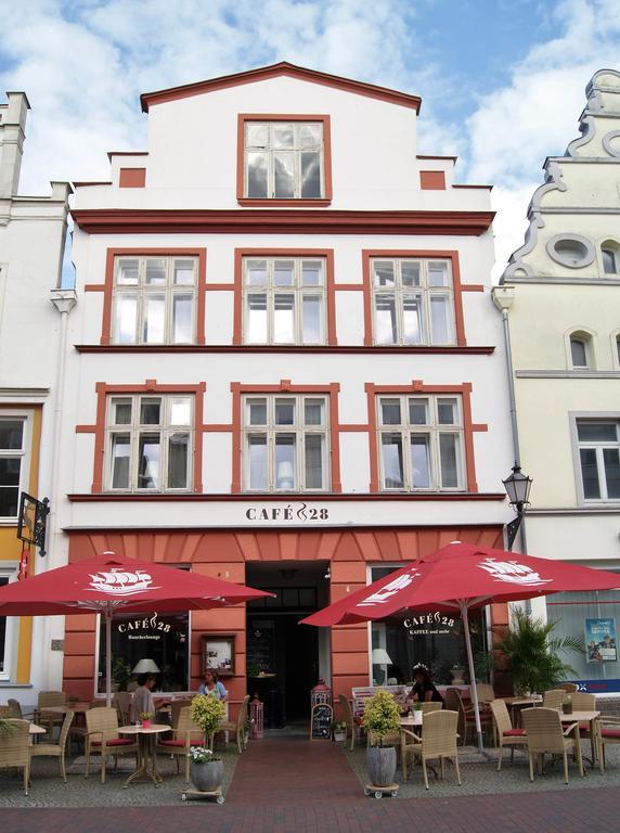 Cafe 28 & Pension Am Markt Wismar Exterior photo
